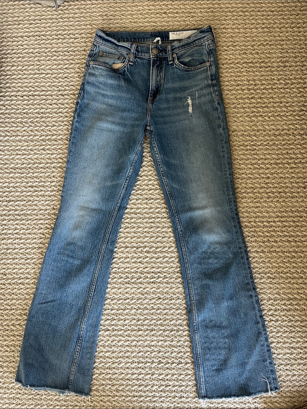 PEYTON - Mid-Rise Bootcut Jeans with Subtle Distress